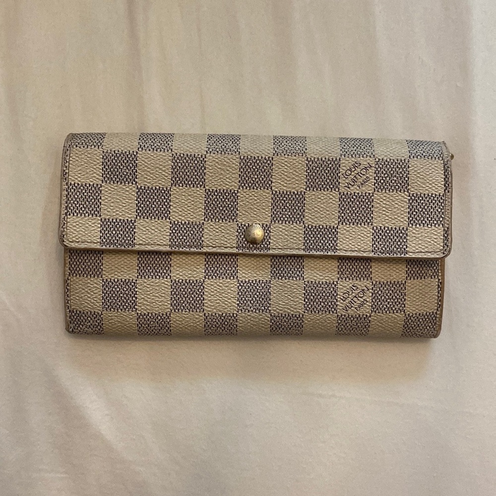 FOR SALE (OFFERS WELCOME)! Louis Vuitton wallet in white Check